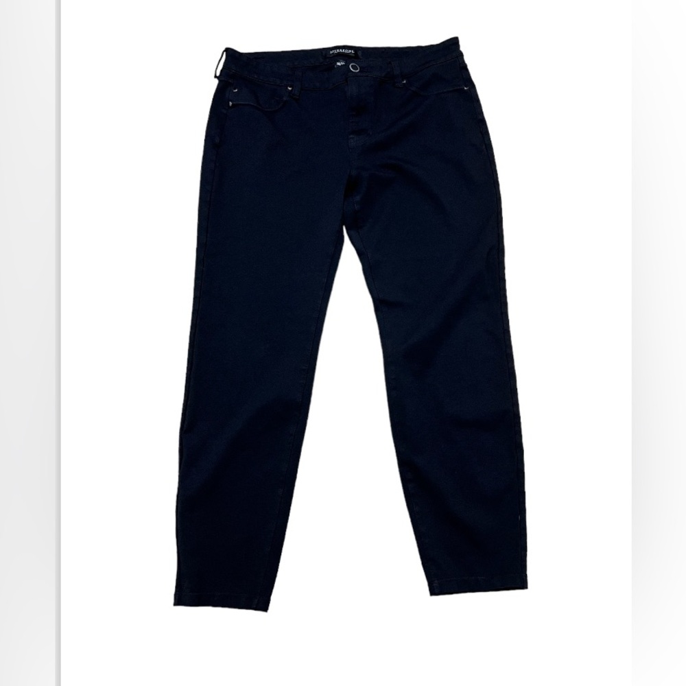 Liverpool‎ pants.